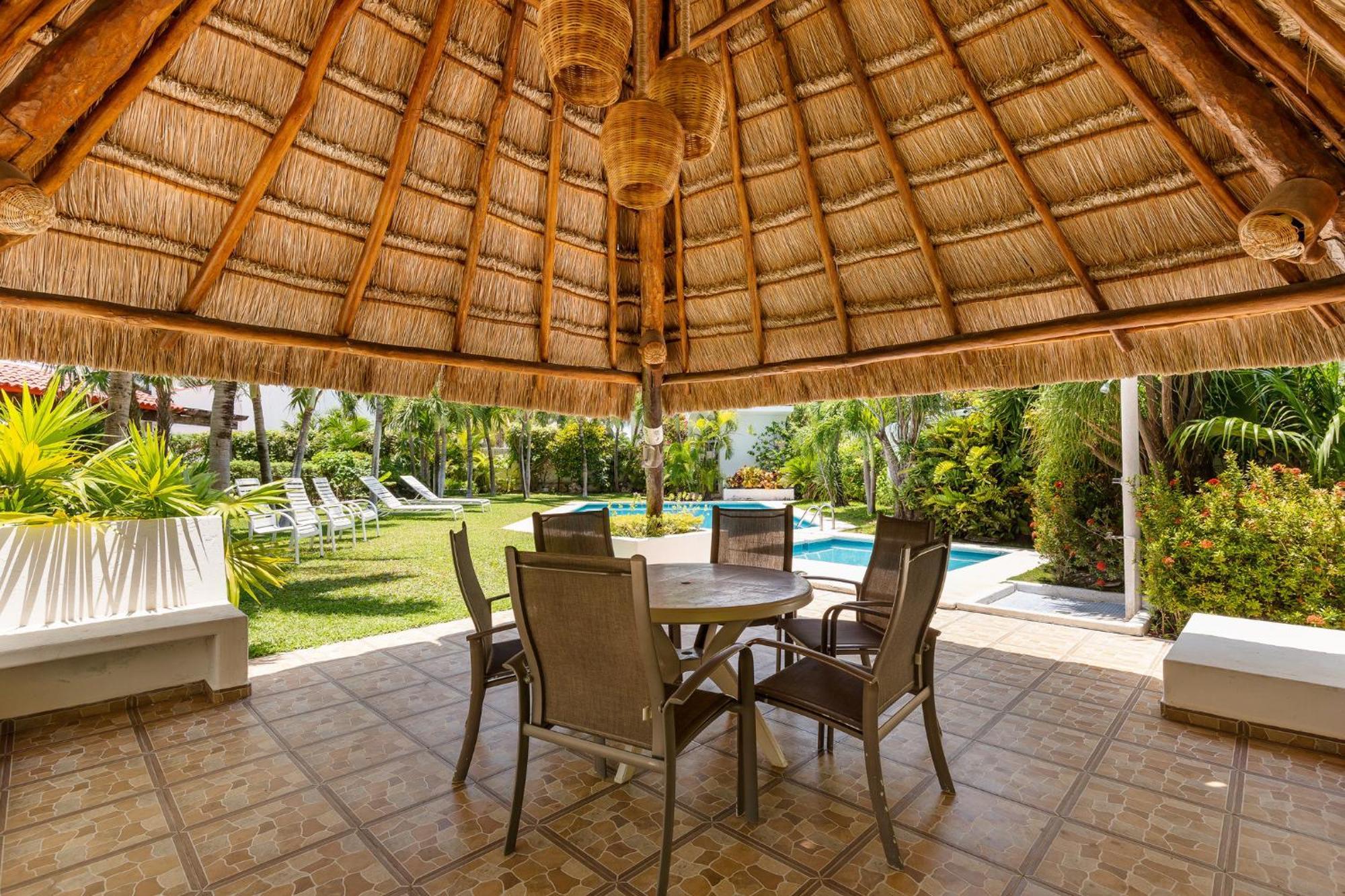 Large House - Walking To Beach - 10 Guests! Κανκούν Εξωτερικό φωτογραφία
